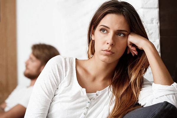 Dấu hiệu vợ ngoại tình chính xác dễ dàng nhận biết 13 Vợ hay thờ ơ
