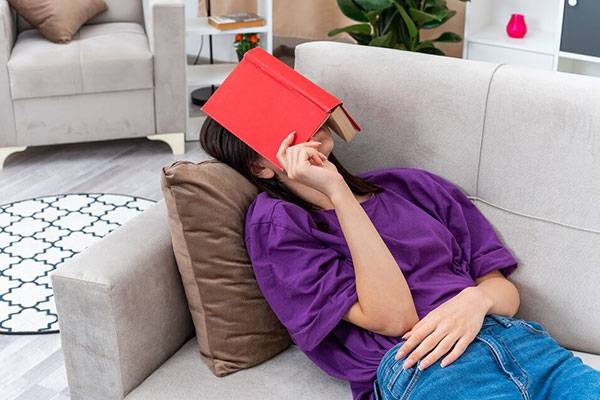 Dấu hiệu vợ ngoại tình chính xác dễ dàng nhận biết 12 Nói dối và tránh né